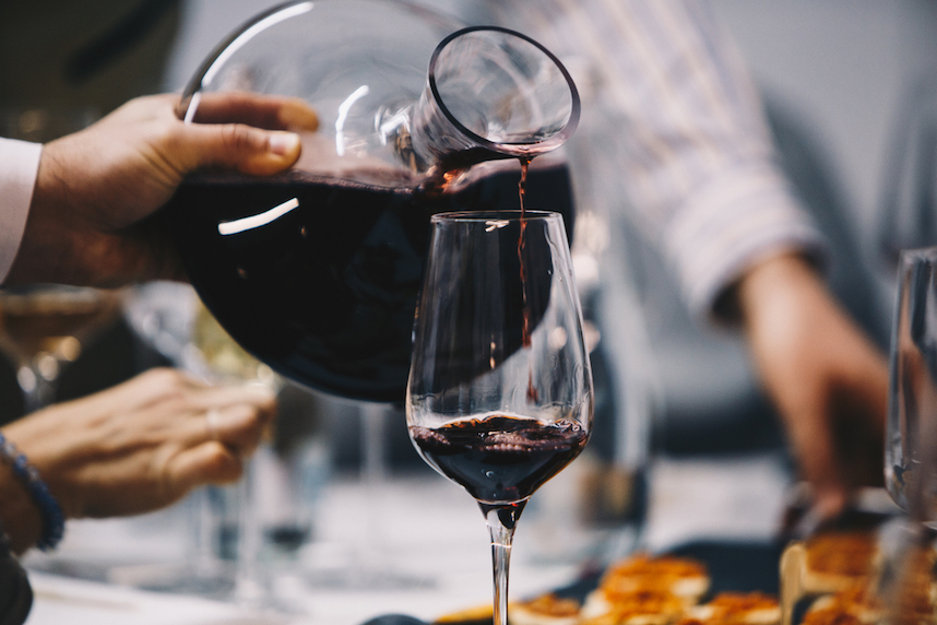 versare il vino dal decanter versare il vino dal decanter